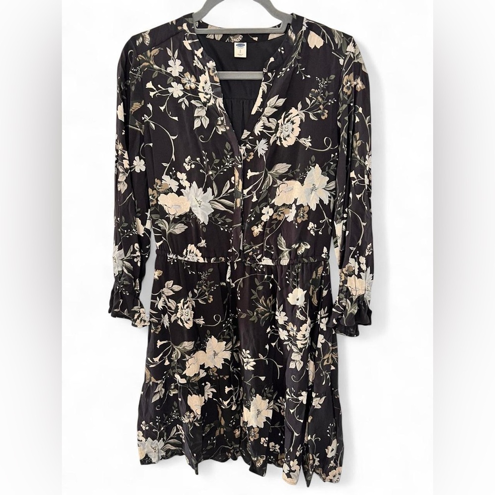 Black/Gray Floral Ruffle V-neck Long Sleeve A-line Dress. OLD NAVY Size S